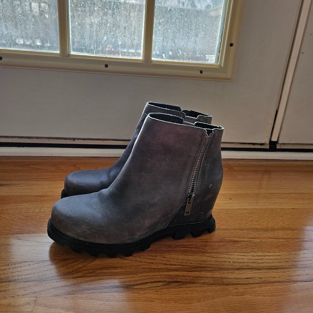 Sorel wedge booties dark gray size 8.5